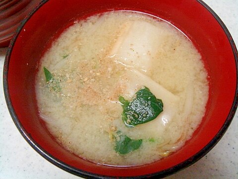 もやしとほうれん草、麩の味噌汁